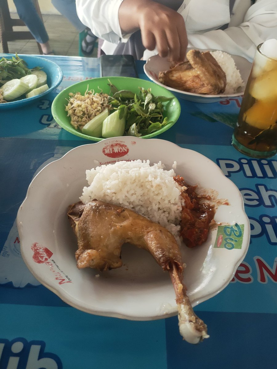 MiftaRsd's tweet photo. @FOODFESS2 Sambelan Mbak Rum https://t.co/4ySCfjupN2