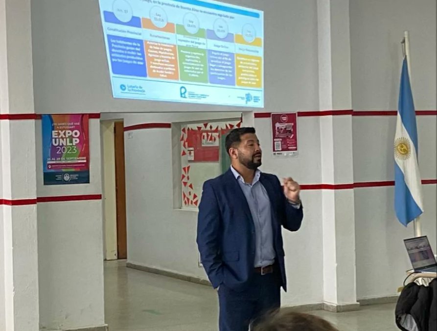 JResponsableBA's tweet image. Profesionales del Centro de La Plata, llevaron a cabo capacitación sobre #JuegoResponsable para alumnos del colegio @EdelpOficial.

Seguimos gestionando políticas públicas para la promoción del #JuegoResponsable en instituciones deportivas, educativas y sociales bonaerenses.