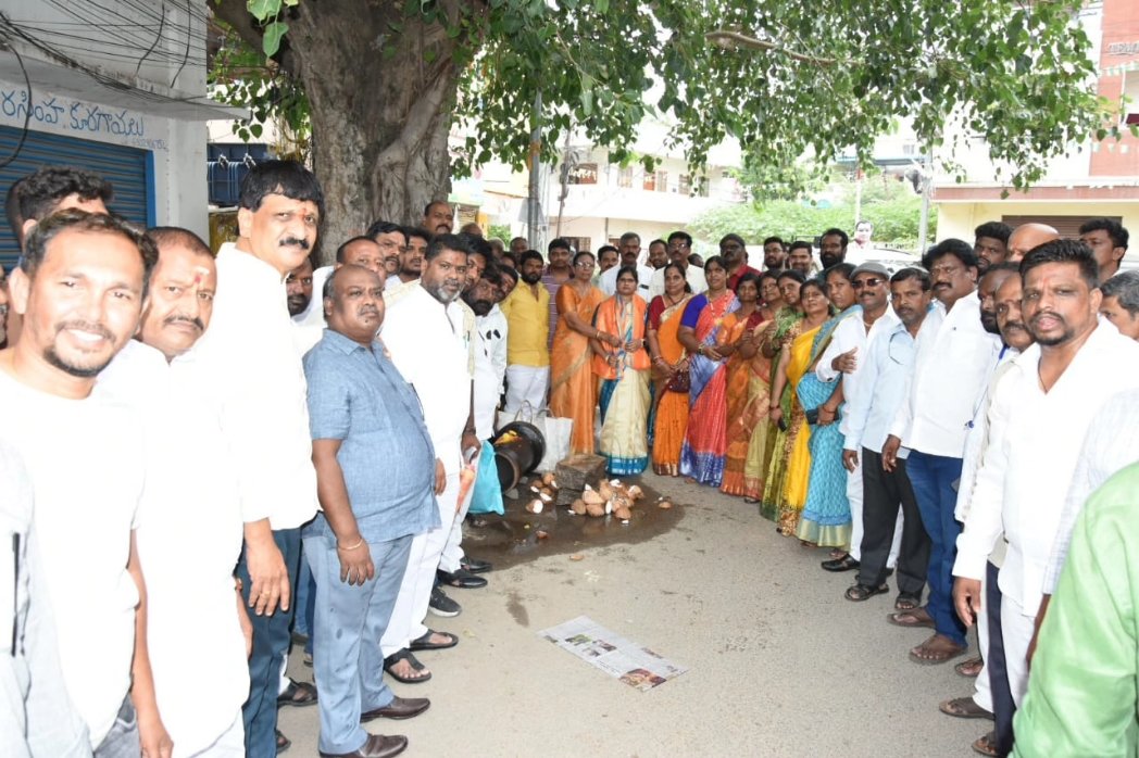 గౌతమ్ నగర్ డివిజన్ పరిధిలోని రాజా శ్రీనివాస్ నగర్,న్యూ మధుసూదన్ నగర్ ఏరియాలలో  రూ.8 లక్షలతో అండర్ గ్రౌండ్ డ్రైనేజీ పనులను ప్రారంభించడం జరిగింది.