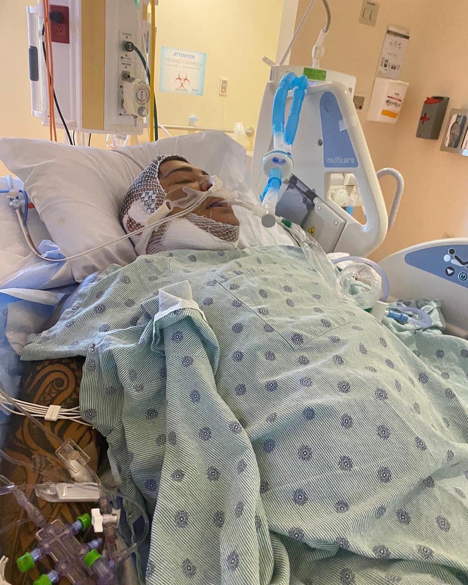 Eduardo Antonio el cantante cubano que en un tiempo estuvo casado con Niurka Markos cae en terapia intensiva después de cirugía estética y haberse perforado el intestinal , se encuentra en Miami Florida , desde acá deseamos su pronta recuperación ❤️‍🩹