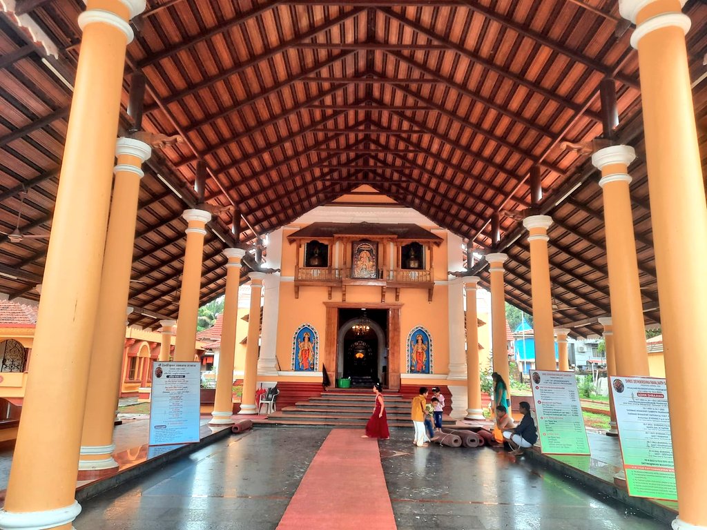 vaiju7's tweet photo. The temple at Marcel is beautiful, and the deity's picture, but the difference I could see was the Devaki's attire. A skirt like you see at Deogarh and not a navvari as seen at Chorao. #DevakiKrishna #Goa #Krishna https://t.co/hL4A4Zb9Y0