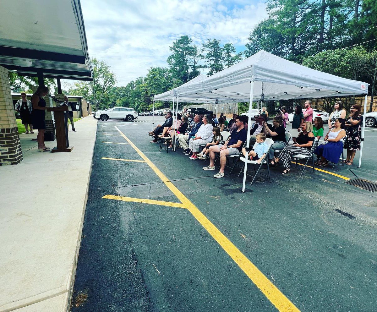 RKReddingConst's tweet photo. Yesterday, we had the pleasure of attending the ribbon cutting ceremony for the renovation of Hickory Hills Elementary School! We are so grateful for the relationships we have built throughout this project &amp; we hope the @hh_dragons enjoy their school for years to come. https://t.co/3TvqSHigpB