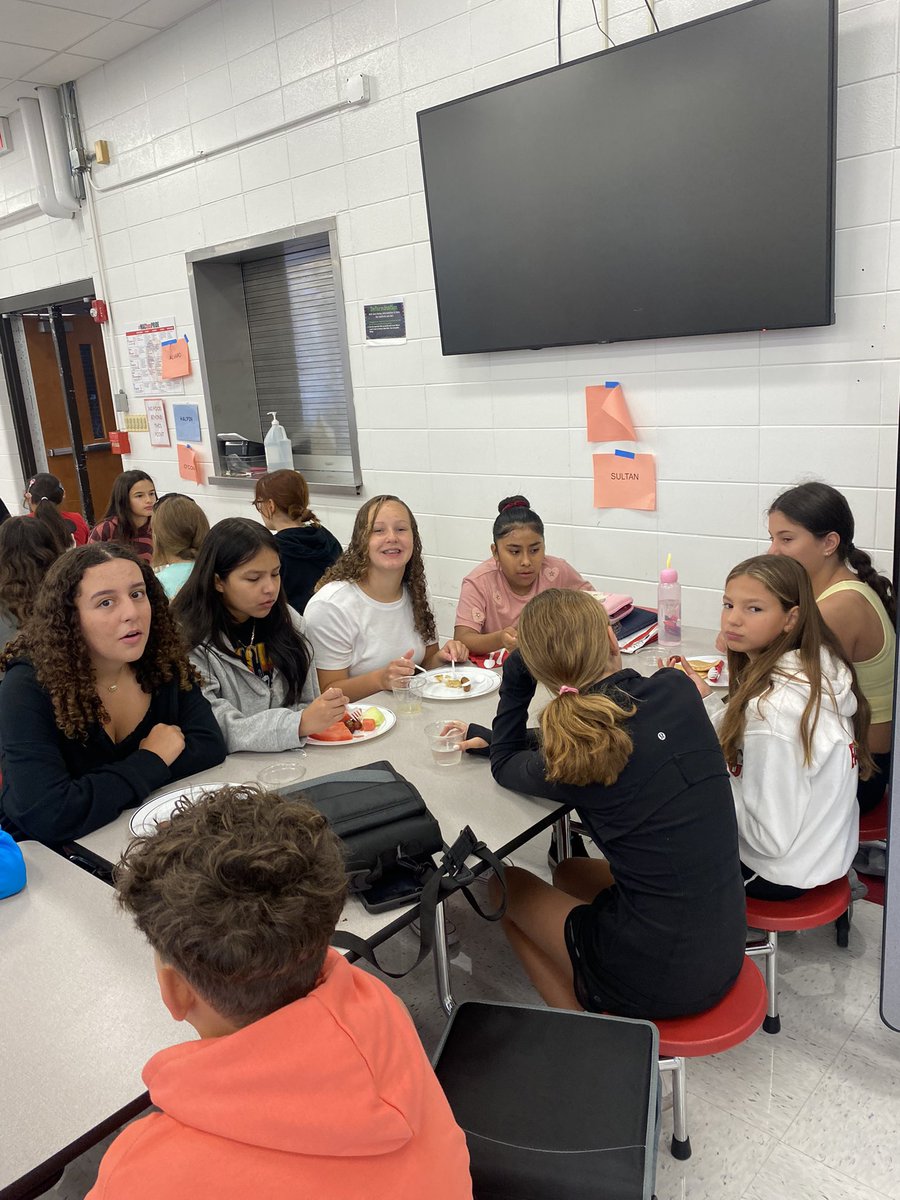 MacArthur Student Senate is back at it!! New Student Breakfast! #welcometodistrict23 #MAChasPRIDE #PROUD2BD23 <a href="/D23MacArthur/">MacArthur M.S.</a> <a href="/PHSD23/">Prospect Hts. SD23</a>