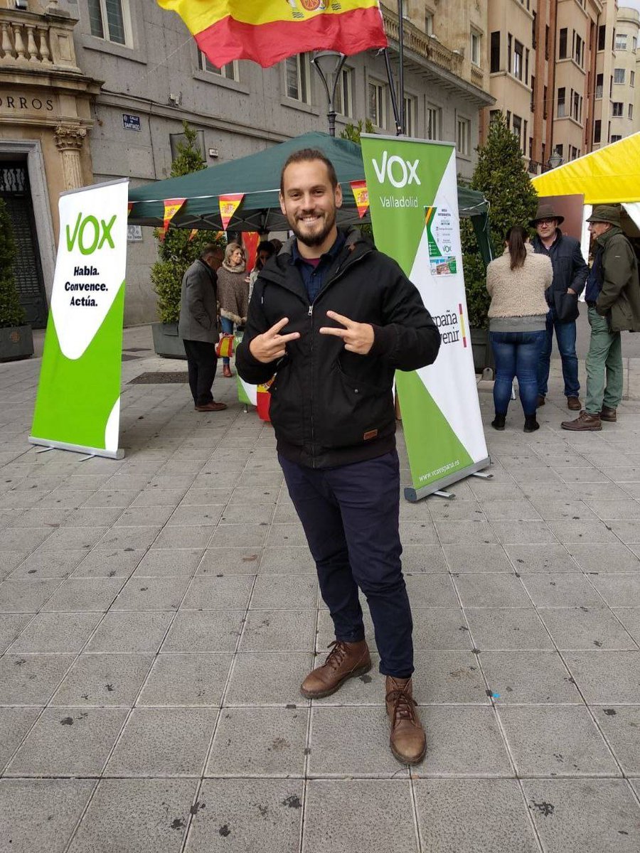 DrInfiltrat's tweet photo. Es guapo el meu company de feina, oi? https://t.co/LLtqUsk5bh