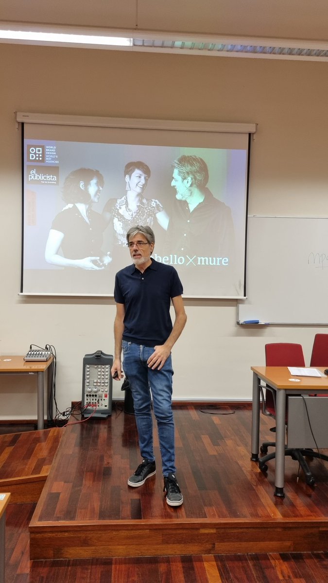 <a href="/ujaen/">Universidad de Jaén</a> Una mañana dedicada también al marketing y packaging específicos del sector oleícola, que nos ha acercado Enrique Moreno, de la agencia <a href="/cabelloxmure/">Cabello x Mure</a>