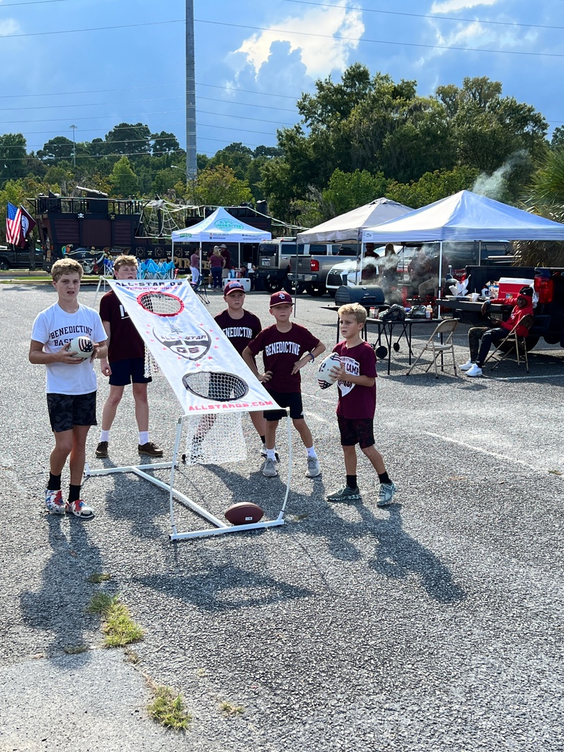 AllStarQB_com's tweet photo. Family fun, teamwork and #THROWINGDIMES are at our core.

See what we're all about here ➡️ https://t.co/0XycMeGuY8

#ASQB #ThrowingDimes #AllStarQB #FootballGames #Tailgate #Yardgame #CornHole #FootballGame https://t.co/SuDwayA6eV