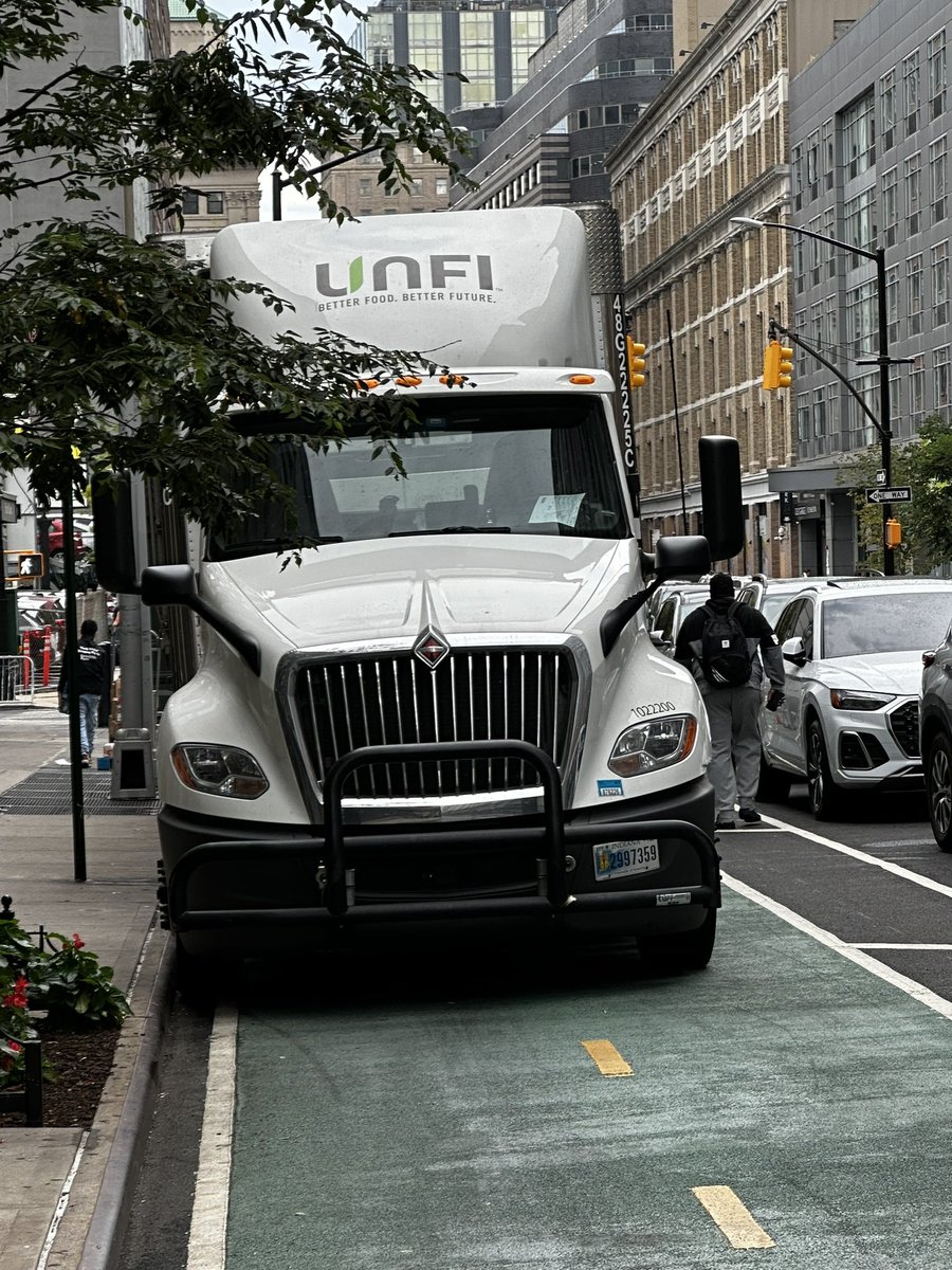 NYC Bike Lanes tweet media