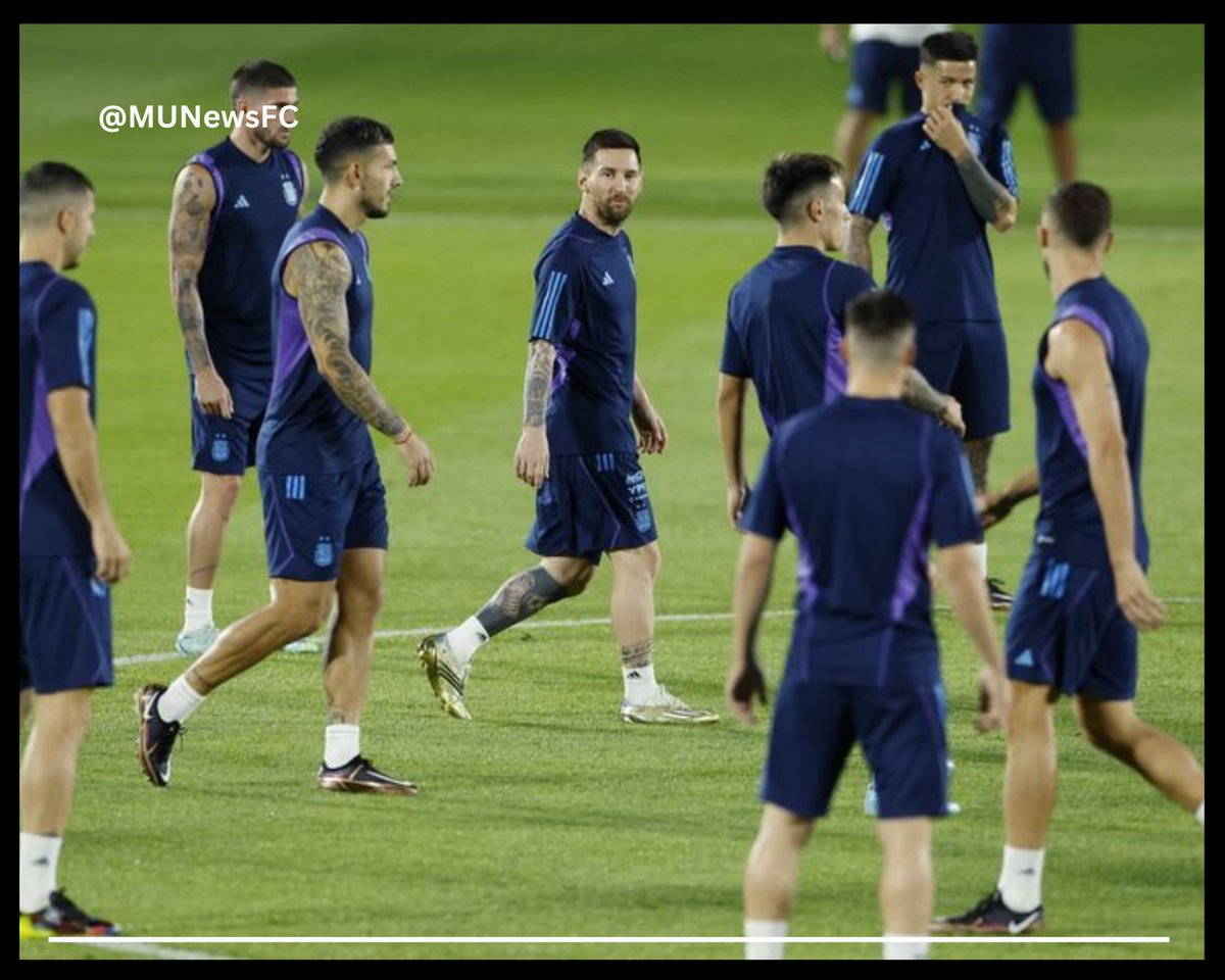 MUNewsFC's tweet photo. 🚨Lisandro Martinez trains with Argentina to ease injury fears after substitution against Arsenal | #MUFC #MUNews #GGMU #Martinez #Argentina #GlazersOut #FullSaleOnly #MUNvsBHA https://t.co/8ZFLCSG8CJ