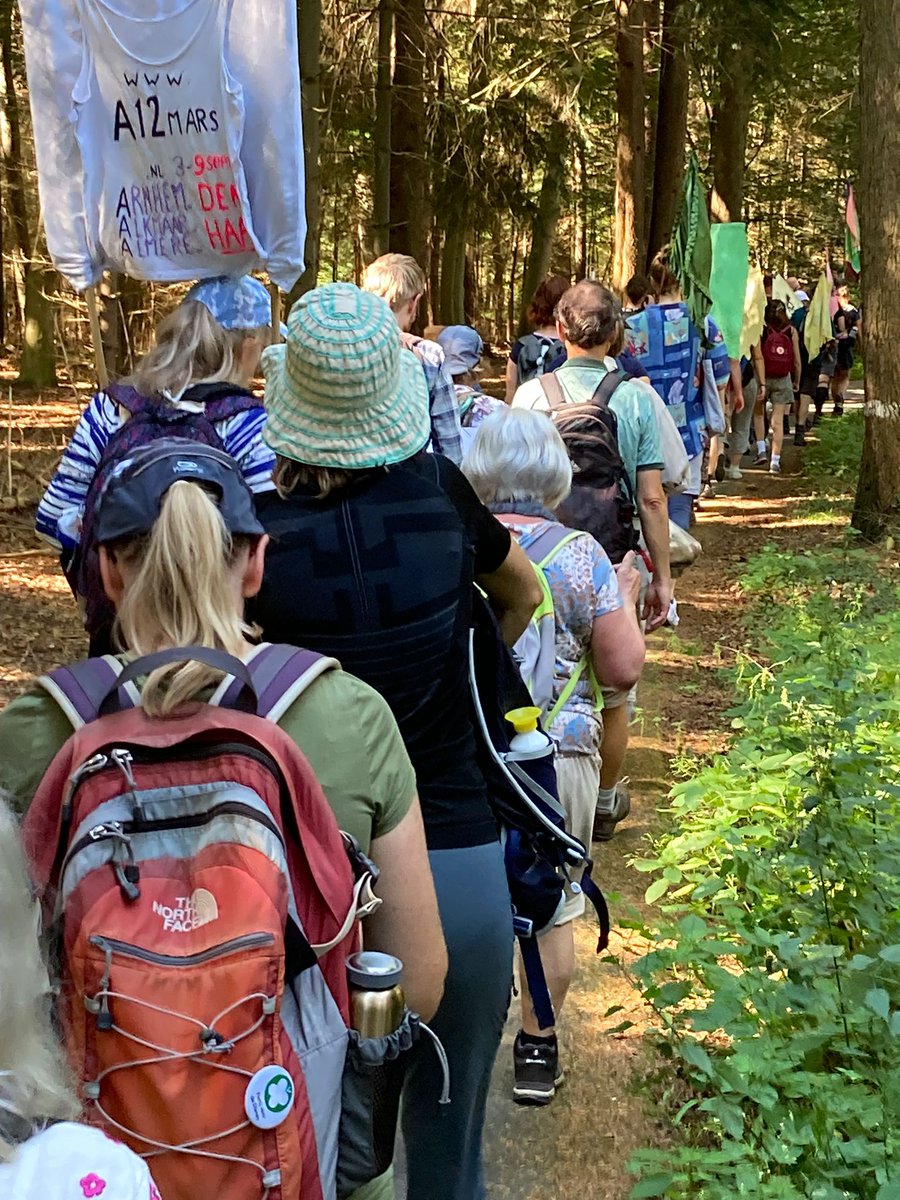 PvdDUtrecht's tweet photo. Gisteren (Maarn-Utrecht) en vandaag (Utrecht-Woerden) liepen leden van de Partij voor de Dieren mee met een deel van de A12 mars van @NLRebellion. Wat een gezelligheid en wat goed geregeld! Meer info vind je op https://t.co/6YjE2MOvUh #FightForClimateJustice https://t.co/zEpwZ0Mj2O