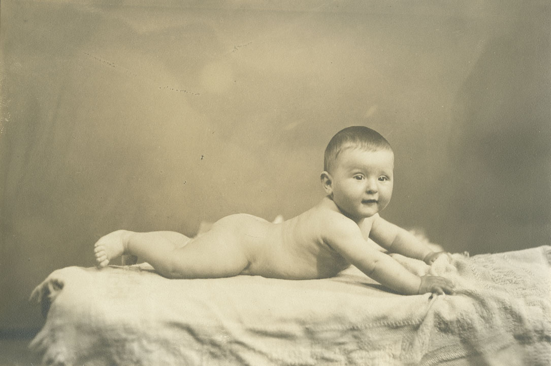nycrecords's tweet photo. Today in 1906 Coney Island held its first baby show with 1,200 infant contestants, 600 of whom judges ultimately named 'most beautiful baby' #thisdayinhistory https://t.co/XacNqXze0m