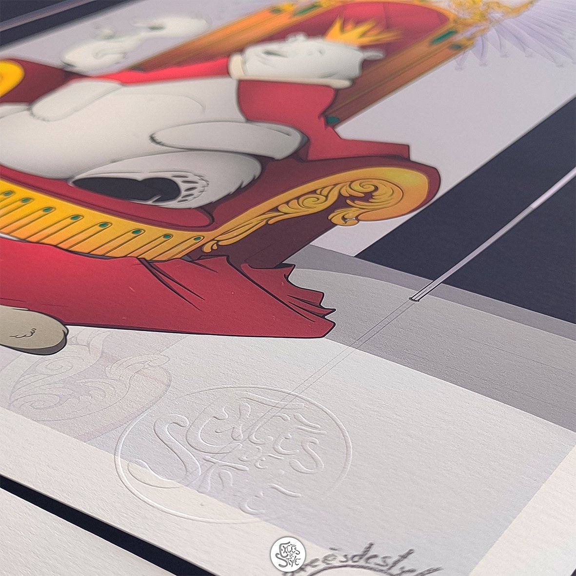 Mon nouveau joujou... La pince à gaufrer.
Je ne peux m'empêcher d'admirer la petite touche d'élégance qu'elle ajoute à mes illustrations. Et quoi de mieux pour l'inaugurer que de lancer une nouvelle collection  100 exemplaires des "Contes et Légendes des Mondes Célestes".