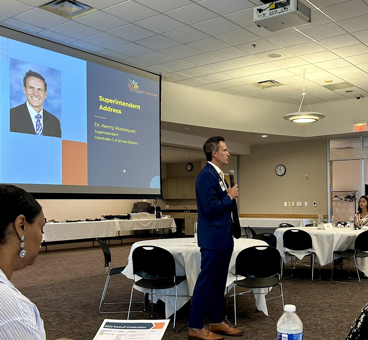 stephanieamaya3's tweet photo. @krodrequez  shares information about @GrandviewCSD4 with our @CaringforKids partners. So much positive energy and excitement as we connect with our partners moving into this school year! #PrepPossibility #FutureStrong https://t.co/1TvC68zcCc
