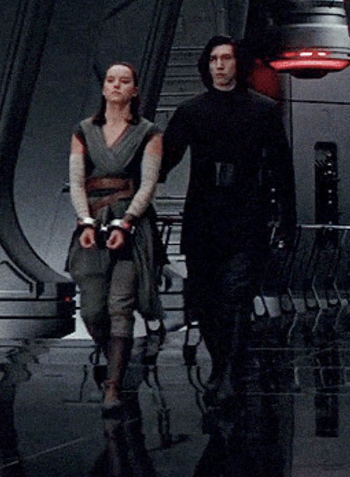 The flavor of the villain hauling around the little jedi they can&rsquo;t stand in handcuffs is everything<a href="/tag/starwars"class="tags"><span>#starwars</span></a><a href="/tag/shinhati"class="tags"><span>#shinhati</span></a>