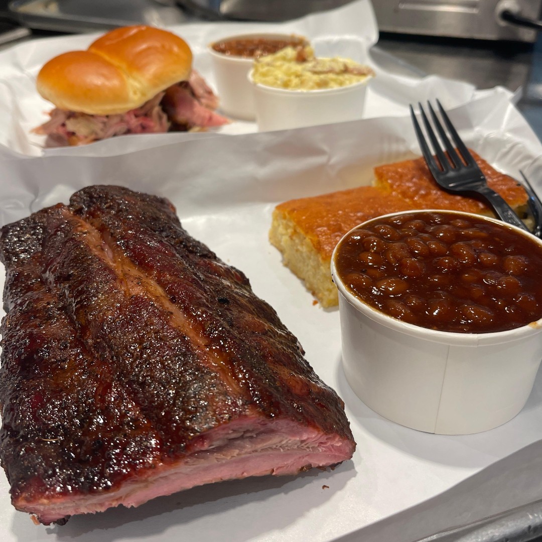 Get your BBQ fix at Pappy's! 🐖🔥😋

#pappysstpeters #pappyssmokehouse #stcharleseats #stcharlesfoodie #bbq #barbecue #ribs #porkmafia #cornbread #smokedmeats #eatlocal