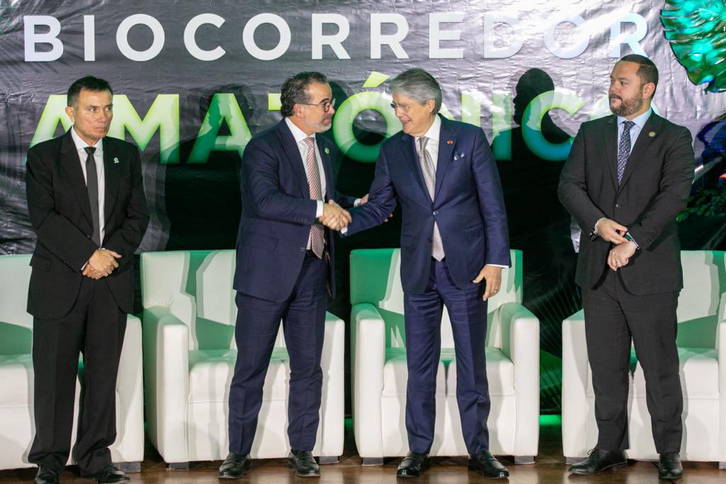 GustavoManriq_M's tweet photo. En la IV Cumbre Amazónica, 8 países acordamos avanzar hacia un modelo donde los servicios ecosistémicos sean la piedra angular de nuestro desarrollo. Hoy, bajo el liderazgo del presidente @LassoGuillermo, cumplimos con ese llamado a la acción presentando el #BiocorredorAmazónico. https://t.co/gy4WkPRdPr