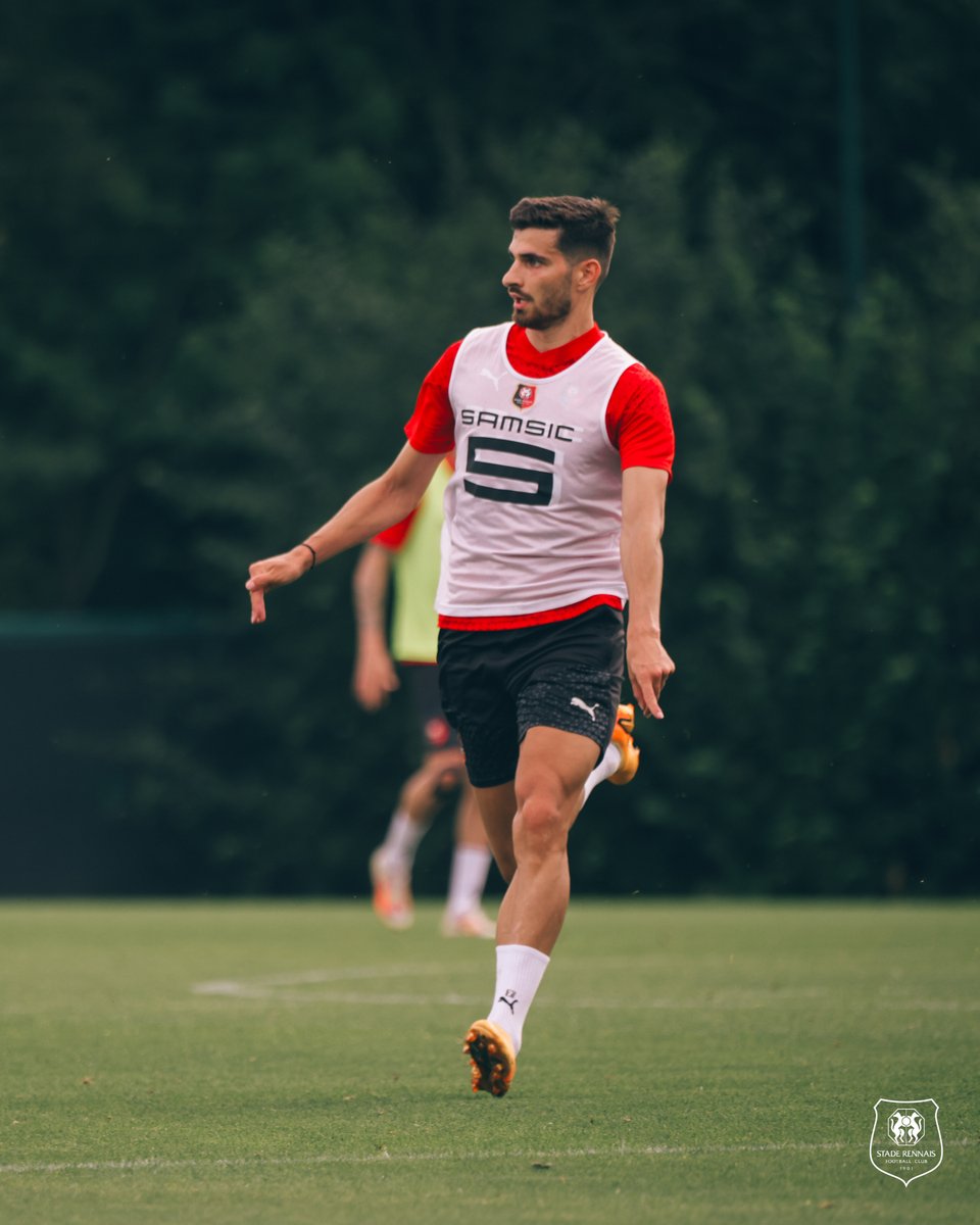 staderennais's tweet photo. Reprise progressive avec le groupe pour @terrier_martin ! 🔴⚫️

#ToutDonner https://t.co/zWuqUdD4AL