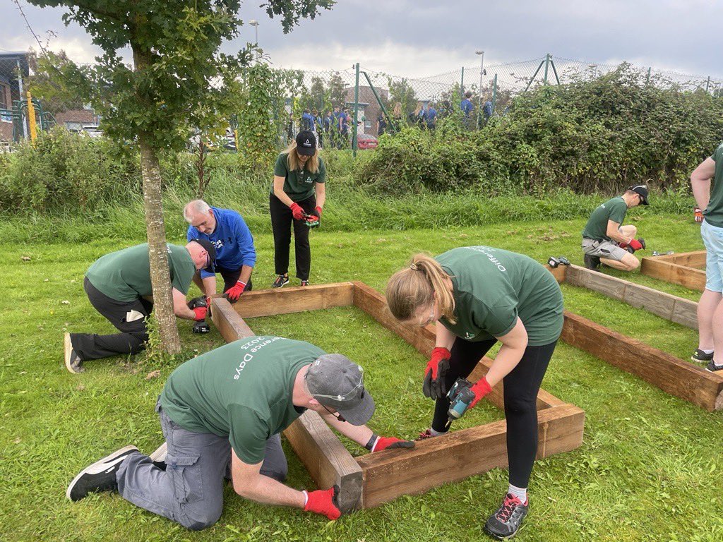 AirNav_Ireland's tweet image. We were delighted to support @DifferenceDays in building an outdoor classroom and horticulture learning space at Scoil Bhríde National DEIS School yesterday!

Thanks for having us!

#differencedays #givingback #csr