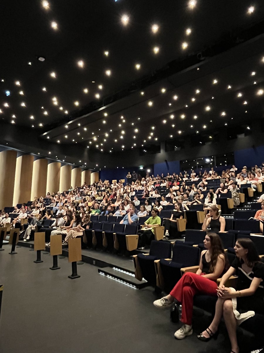 🌎 Bienvenue à toutes et tous les étudiant.e.s internationaux.ales !

👨‍🎓 À l'occasion de la semaine d'intégration, la Direction des Affaires Internationales a accueilli près de 500 d'entre vous pour le début de leur cursus à la <a href="/Sorbonne_Nvelle/">Université Sorbonne Nouvelle</a>.