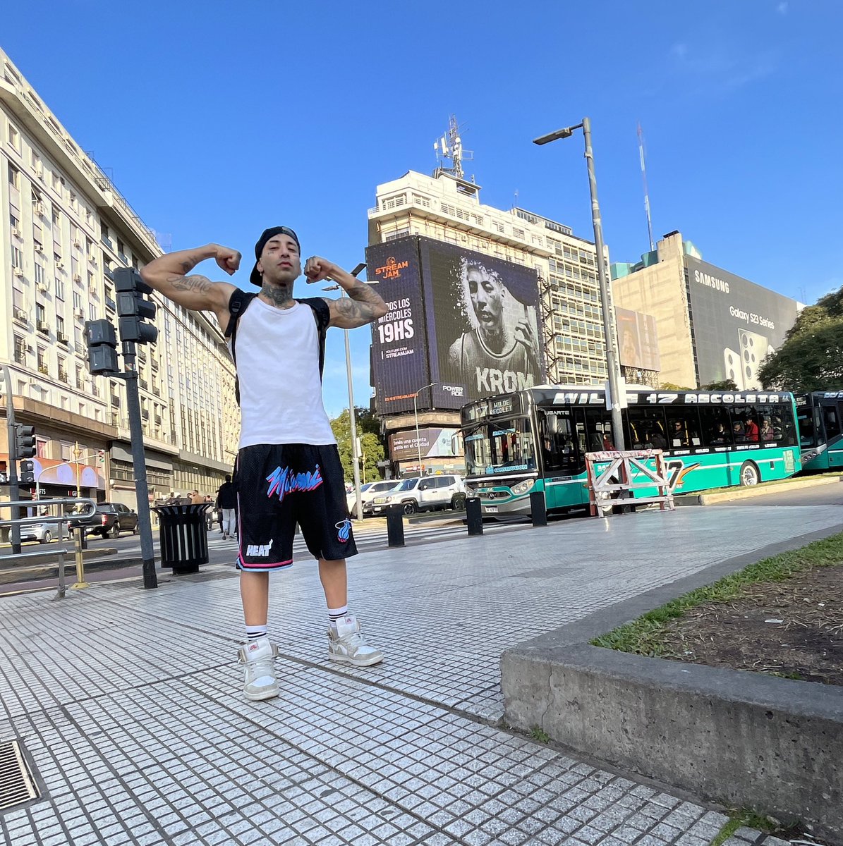 Krom_MD's tweet photo. Ver una foto mía en una de las pantallas del obelisco fue un sueño que siempre tuve. Gracias @streamjam23 🏀🤍 HOY SE JUEGA https://t.co/YQATf2RkMx
