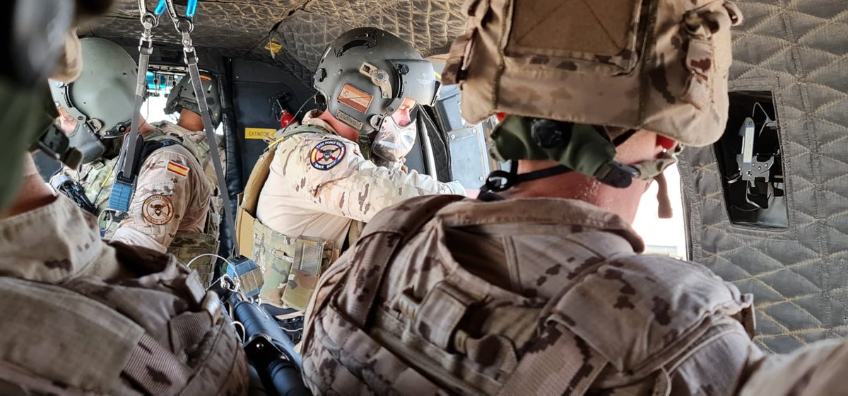 EMADmde's tweet image. Nuestros helicópteros en Irak @CJTFOIR siempre preparados #24siete para dar apoyo a la misión #InherentResolve en Irak y a los cerca de 300 militares 🇪🇦 @EjercitoTierra. #TASKFORCETORO codo con codo con la coalición en la lucha contra el DAESH
#MOPS