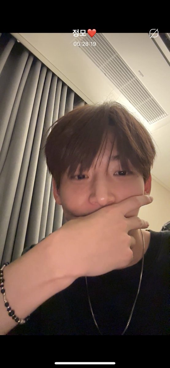 남자 포즈 실화냐
모타쿠 나루토 스토리 설명하다가 울먹이는 중