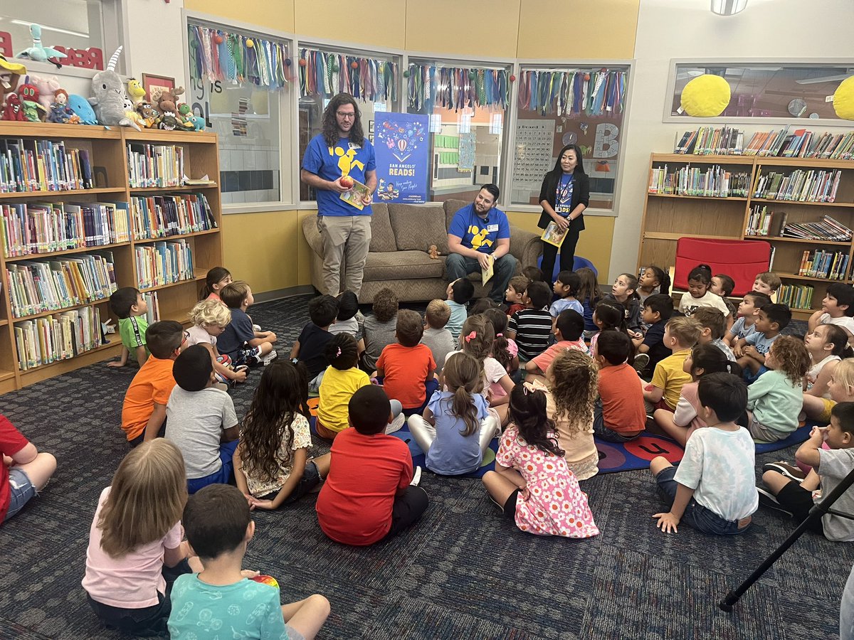 Such a great read aloud today at Crockett Elementary with our friends from @SanAngeloToGo with our Kinder kiddos!  Keep reading, San Angelo💙📚💛 #SanAngeloREADS <a href="/SanAngeloISD/">San Angelo ISD</a>
