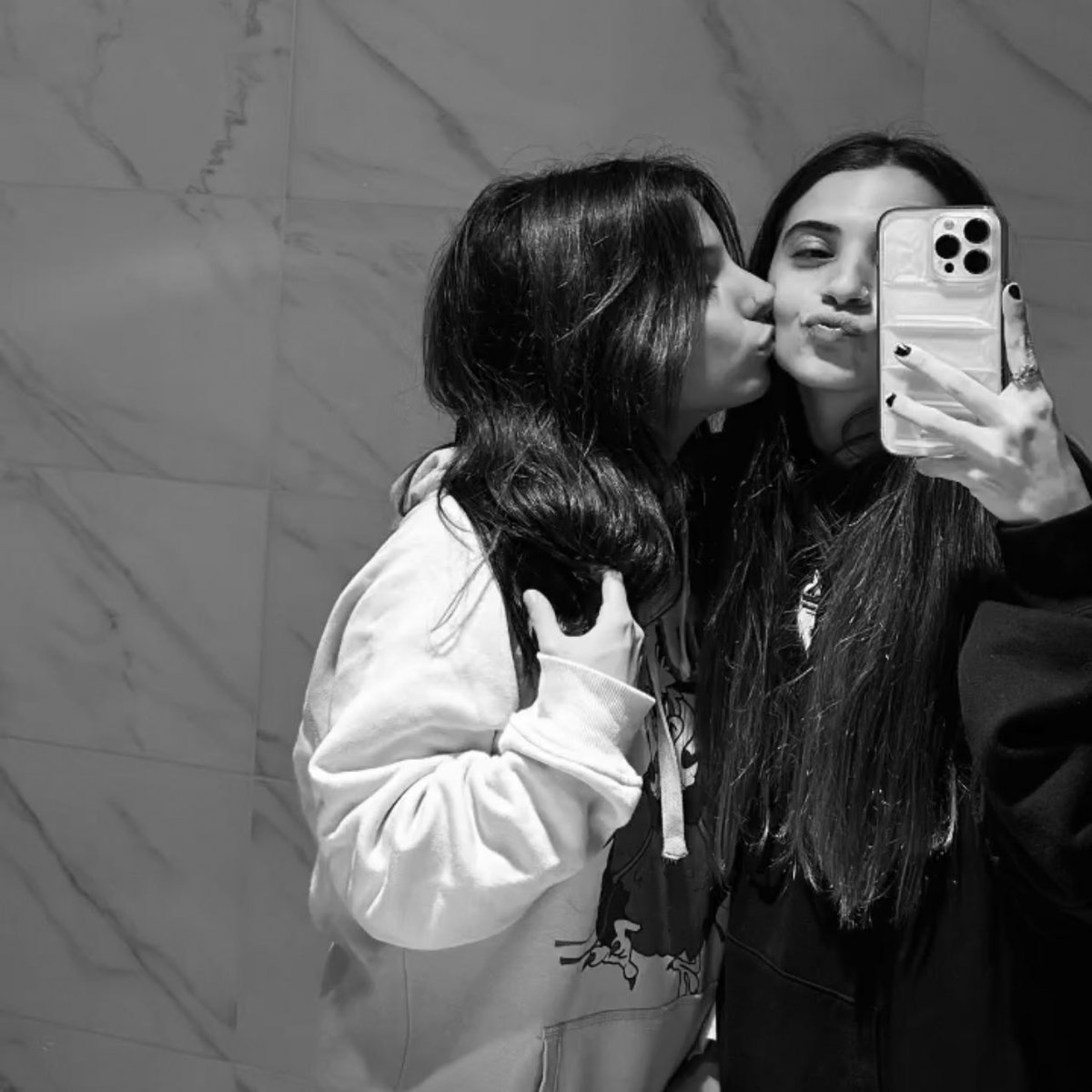 watsbrisa's tweet photo. cuatro añitos🤍🥺 @dominguezbrii @AngieVelasco08 las amo🤍 https://t.co/a0v3wjx0Fy