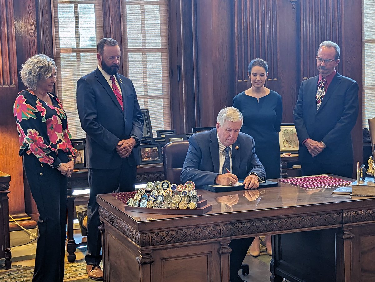 Ceremonial signing complete on SB 227, which codifies that a person can be charged with homicide and had the premeditated intent to kill, even if the suspect targeted a random victim. #moleg #mogov