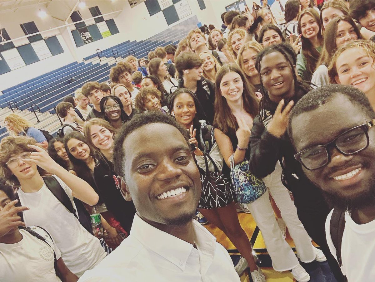 csingleton__2's tweet photo. I had an awesome time sharing at Lake Norman Charter School. 
-
I was able to share with the middle school, high school and we even had a parent session. 
-
Big thank you to all of the leadership there and the Buffington family for purchasing books for a ton of classrooms!
-
Grateful for every opportunity 
https://t.co/oJs9PM6dXI
-
#CantLetMomsDown