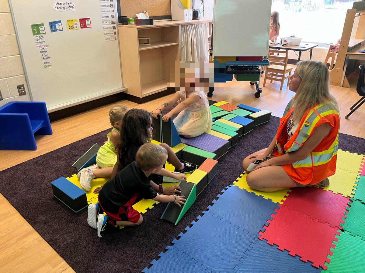 matessich's tweet photo. Excitement is in the air!! Love seeing our students back. @gvcwrdsb #firstdayjoy @wrdsb https://t.co/CMtYDyBL3h