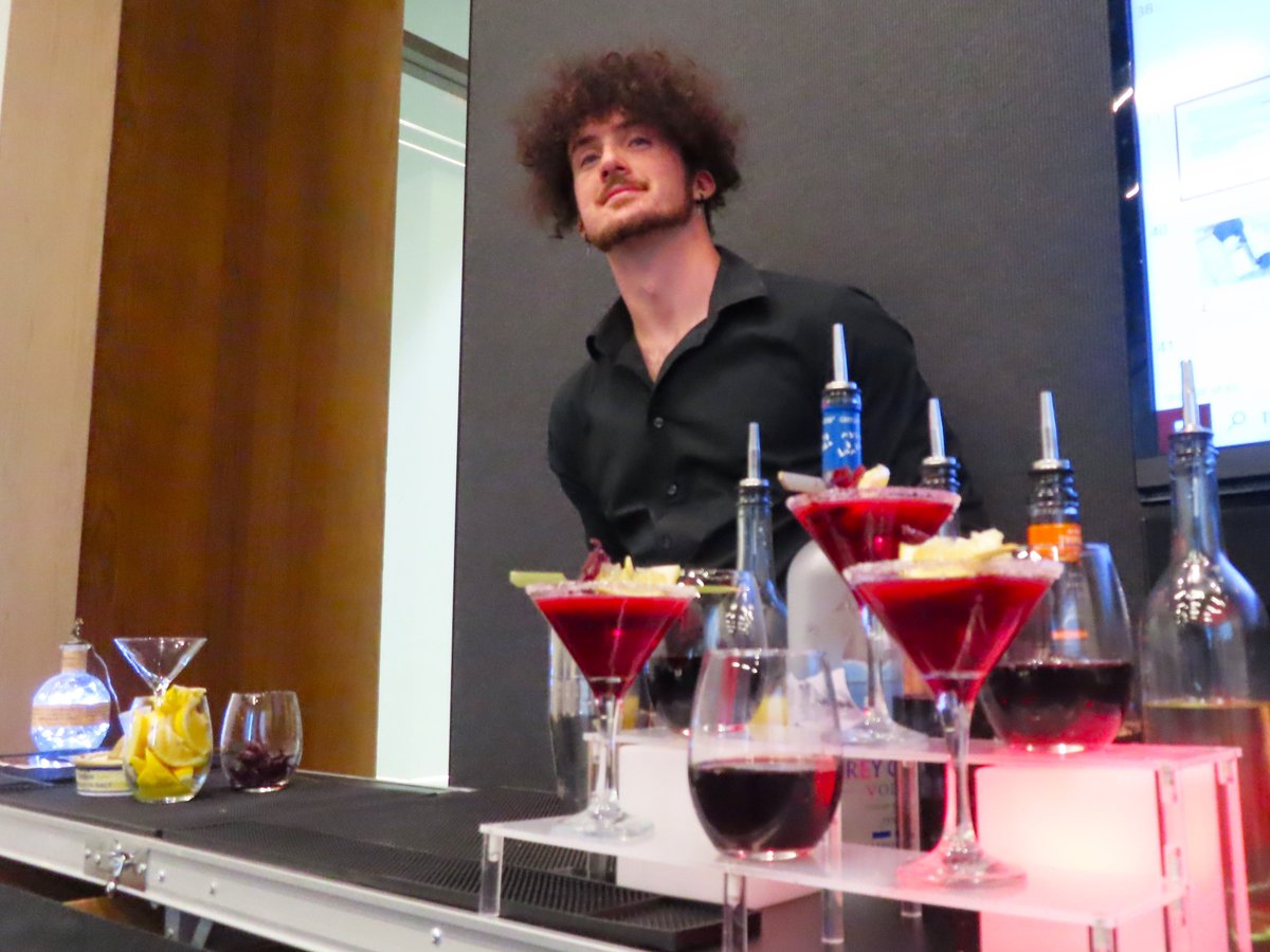 TheRoamingBar's tweet photo. Contact us for a memorable corporate event with our signature craft cocktails. Elevate your corporate event to new heights with our signature craft cocktails, tailored to leave a lasting impression.
#nashvilletn #bartender #theroamingbar
https://t.co/9C09fk2vmh https://t.co/msXCQ99CEN