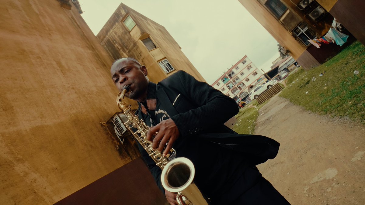 Vibewithjefffy's tweet photo. More melodies from me to you, my people. My third single PERFECT + a fresh visualizer is out now 🦅.  

https://t.co/j6wgFo7AuT https://t.co/YCeaW0ZlkJ