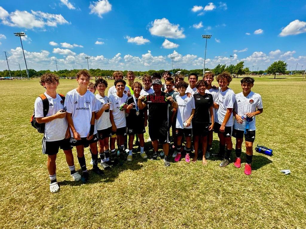 South Labor Day weekend success 👇🏼

🥇 South 10B Gold
🥇 South 08B Gold

#htxsoccer #htxtournaments #htxsouth #htxcomp