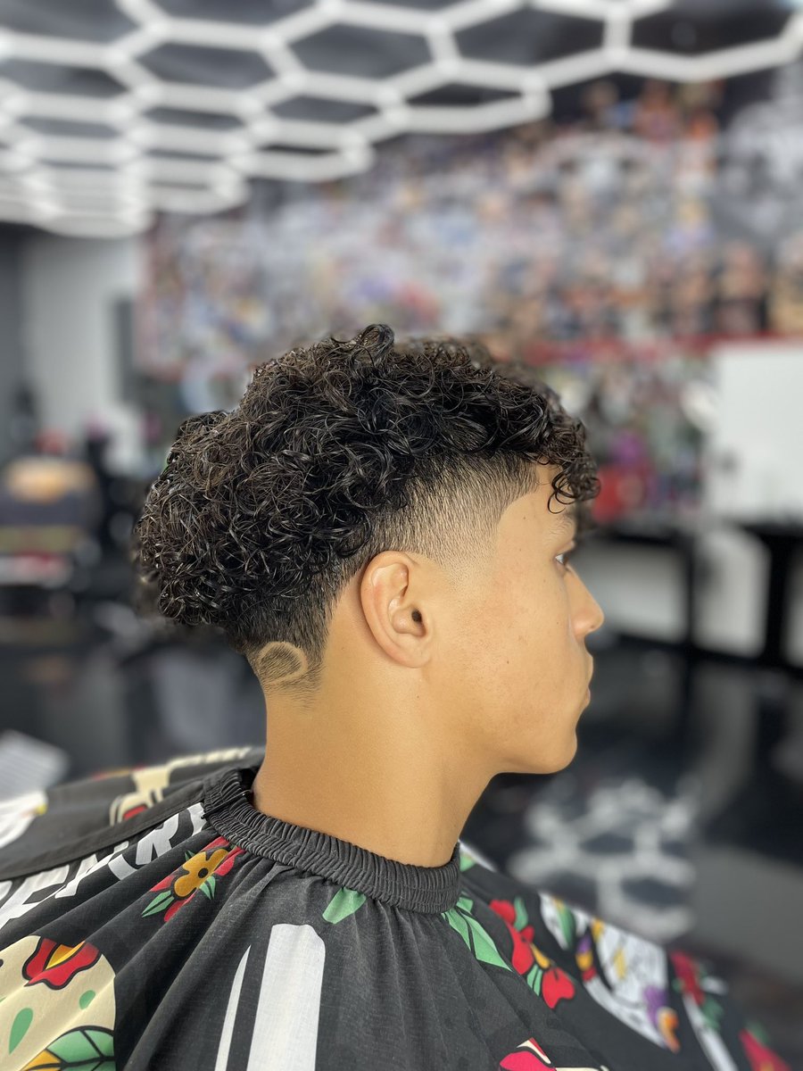 markyropes520's tweet photo. Availability this week💈
HMU 🤙🏽
•
•
•
@markychopz 
#MarkyChopz #barber #cut #chop #haircut #art #Booksy #Tucson #Arizona #design #kidhaircut #beard https://t.co/mnCGRXeBXG