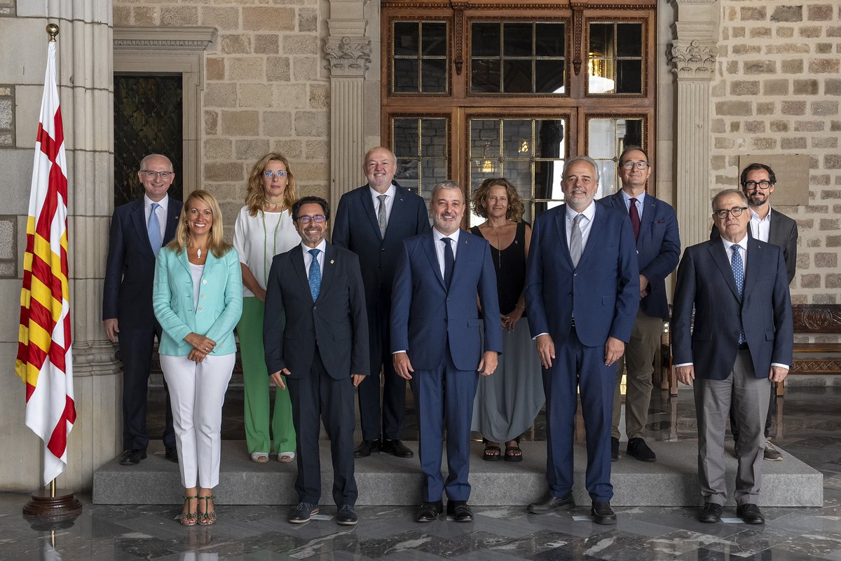 jaumecollboni's tweet photo. Volem posar el coneixement que es genera a la ciutat al servei de la ciutat. És per això que avui m’he reunit amb els set rectors i rectores de les universitats amb seu a Barcelona.
El compromís de les universitats és clau en la resolució dels reptes socials metropolitans i el progrés de la ciutat.