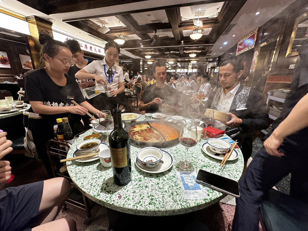 Full house with 1hr + wait at hotpot restaurant in the French Concession last Friday
