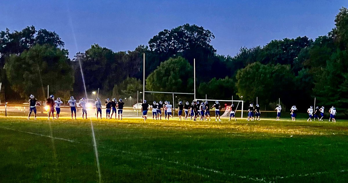 Grinding through a predawn practice to beat the heat. #Rollwave #bluewavepride @DHSbluewave #cthsfb