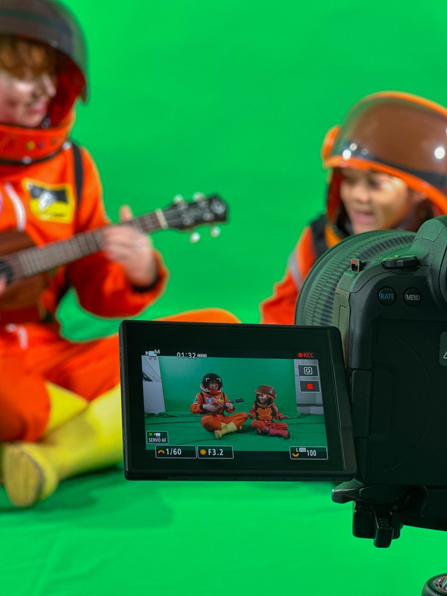 YagmanX's tweet photo. Blasting off into space 🚀
I had such an amazing time filming the music video for a song I wrote for @Kai_Creative's next Rocket Girl film 👩‍🚀
I can't wait to share this song with you upon the films release but until then here are some ADORABLE pics of myself &amp; Rocket Girl herself https://t.co/ae6yD3xrxH
