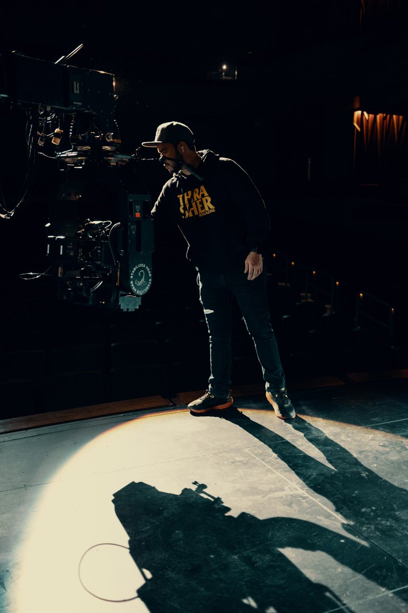 "ᴡʜᴇɴ ᴘᴇᴏᴘʟᴇ ᴀꜱᴋ ᴍᴇ ɪꜰ ɪ ᴡᴇɴᴛ ᴛᴏ ꜰɪʟᴍ ꜱᴄʜᴏᴏʟ ɪ ꜱᴀʏ 'ɴᴏ, ɪ ᴡᴇɴᴛ ᴛᴏ ꜰɪʟᴍꜱ.’" - Qᴜᴇɴᴛɪɴ ᴛᴀʀᴀɴᴛɪɴᴏ 

A First Assistant Camera (or 1st AC) is one of the most skilled jobs on set. They are largely responsible for capturing the perfect shot