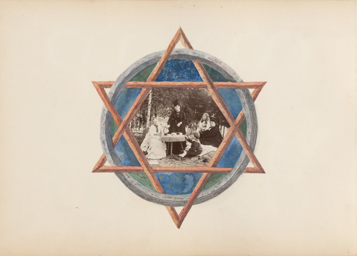 The “Madame B Album” (ca. 1870s) — thought to be by a French lady called Marie-Blanche-Hennelle Fournier — is a collection of more than 100 stunning photocollages, marked for their innovative arrangements of photographic portraits set within watercolours: publicdomainreview.org/collection/mad…