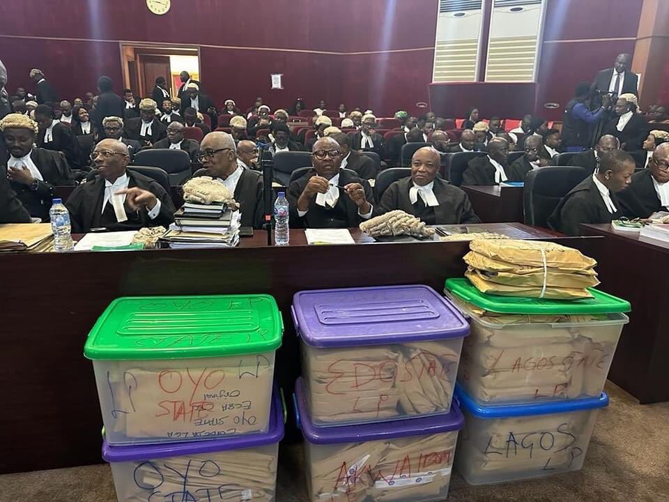 OnwumaPrecious's tweet photo. PHOTO 1: The evidence Labour Party lawyers presented during trial 

PHOTO 2: What the tribunal saw in the evidence box 

So, Justice Tsammani said Obi did not present any evidence of Rigging, over voting I the states or local governments to back his petition. Ah, oh, yeh, lol https://t.co/Uq7C6iQKur