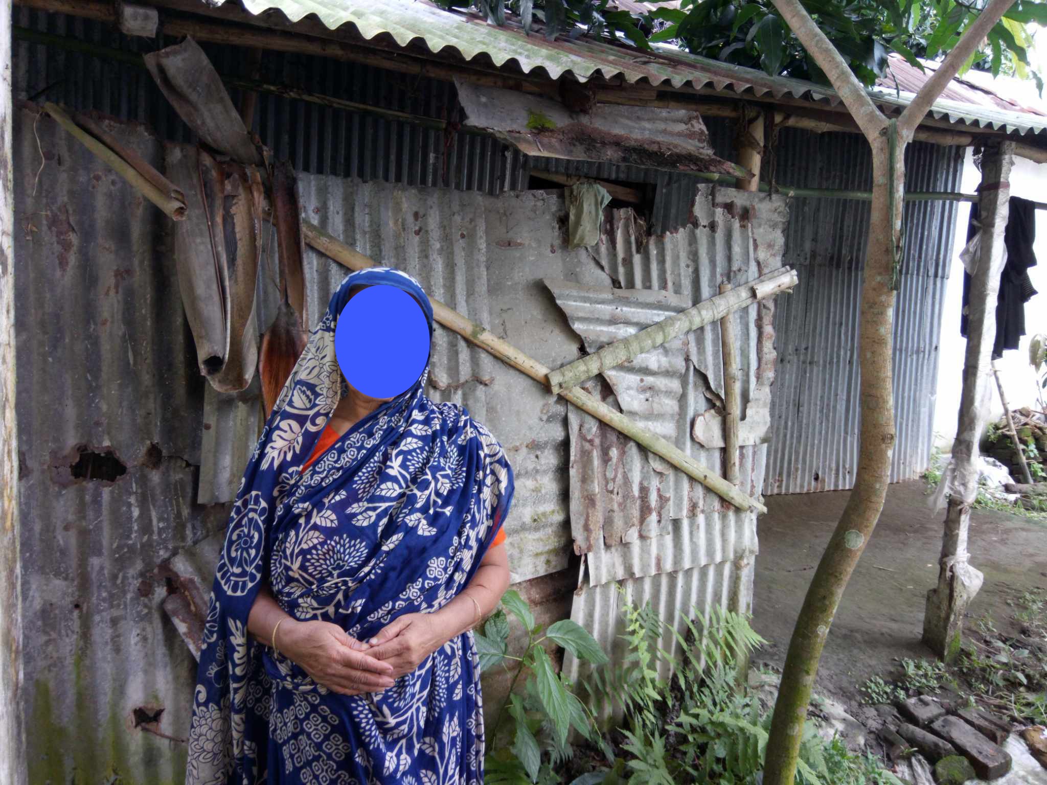 হতদরিদ্র বিধবা লতিফার ঘরের জন্য আকুতি