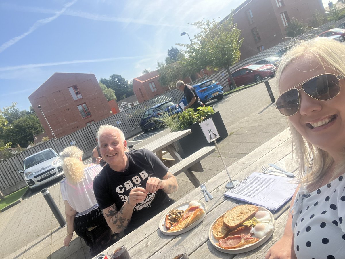 Colleague check in alfresco ! Making the most of the sunshine! #teamwork <a href="/ClanmilHousing/">Clanmil Housing</a>