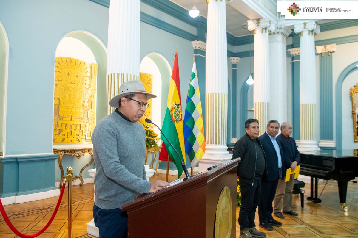 MRE_Bolivia's tweet photo. NOTA | Cancillería inaugura la muestra fotográfica “El alma de la montaña”, para mostrar la riqueza cultural boliviana 
https://t.co/GdtqvPw8hw https://t.co/XncYUZ6ir7