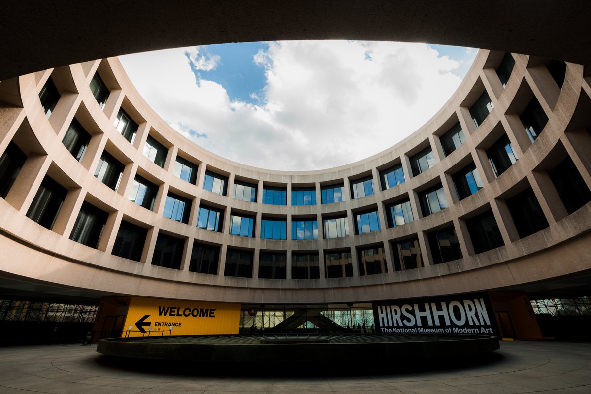 EdgeMediaNet's tweet image. From the Hirshhorn to the recently renovated National Museum of Women in the Arts, fall is full of art and culture in DC. And don’t miss Theatre Week: Sept. 21 to Oct. 8! #ExperienceDC washington.org/fall #sponsored @visitwashingtondc