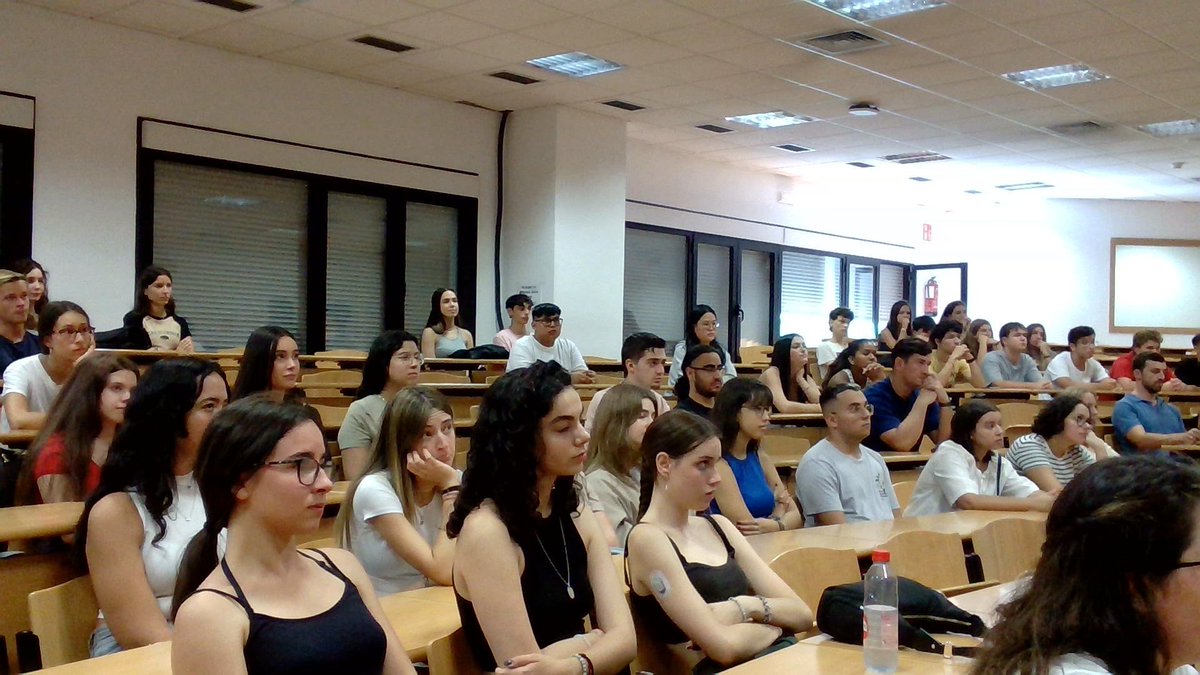 ESCET_URJC's tweet photo. Ya han comenzado las jornadas de acogida, mañana continuaremos, no os perdáis la de vuestra titulación https://t.co/2R0OIXVMXp