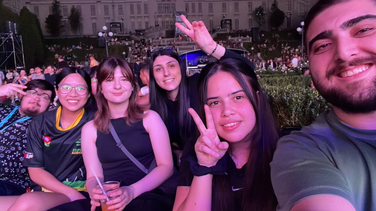 IESF 🇷🇴 wrap up: 

To those I met new, it was a pleasure. 

To the girls I consider family, thank you for inviting me to get back in the trenches with you once more. I hope that I showed you that, regardless of how much time passes, I’ll always be ready to go to war for you

❤️