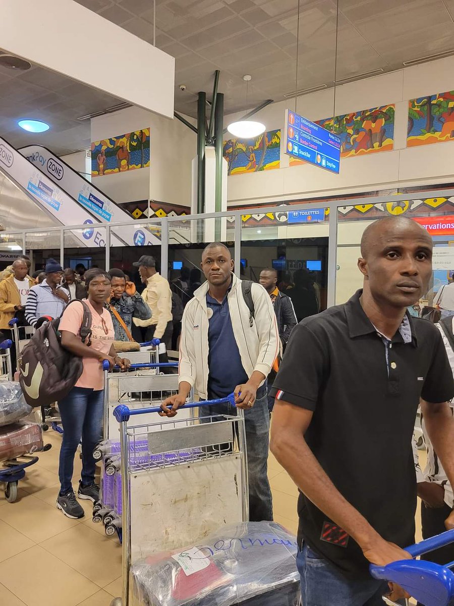 etudiantguineen's tweet photo. #Bourse #SNABE #Guinee 

Sept (7) boursiers, membres de la protection civile, s'envolent vers la Fédération de Russie pour suivre une formation avancée dans leur domaine. Leur mission principale est d'élaborer et de mettre en œuvre la politique gouvernementale en matière de sécurité et de protection civile. Cette mission englobe divers aspects, notamment la prévention de risques de toutes sortes, l'information et l'alerte des populations, ainsi que la protection des individus et leurs  biens.

#etudiantguineen #Russia