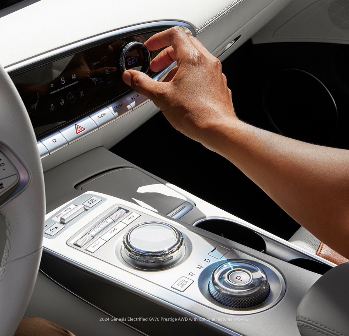JohnsonGenCary's tweet photo. Enhance your everyday drive with luxe details. ✨ #ElectrifiedGV70 https://t.co/BpH9Qx4hNX