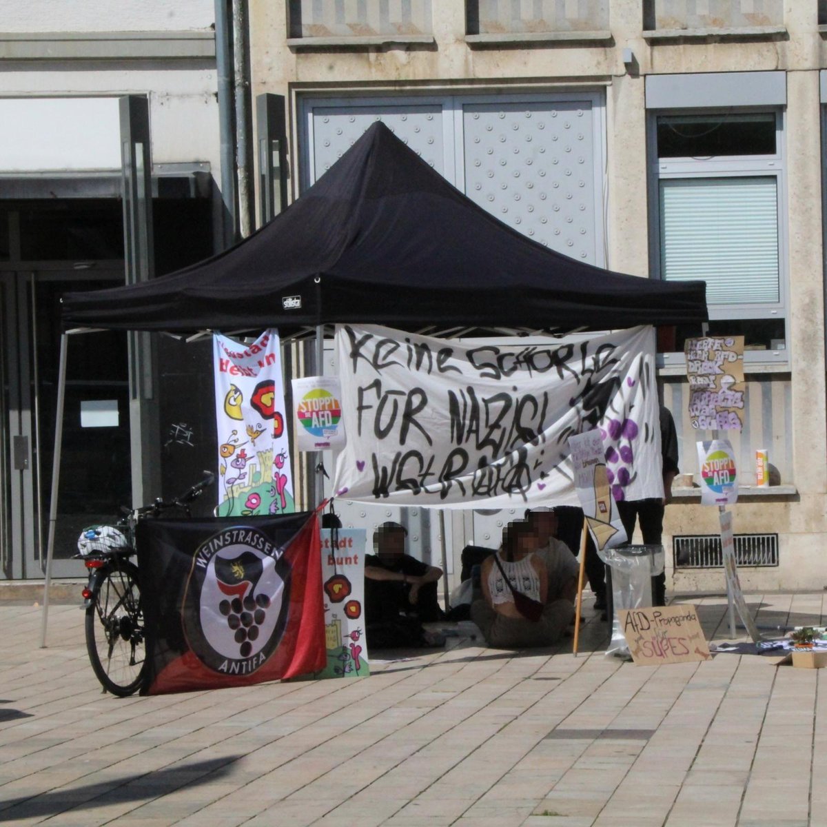 Antifa_wstr's tweet photo. Vergangenen Samstag den 02.09.23 gab es in #NeustadtanderWeinstraße vielfältigen Protest von uns und dem Regionalen Bündnis gegen Rechts Neustadt (Twitter: @rbgrnw) gegen die #noafd .
1/2 https://t.co/5WfBoHVHYE